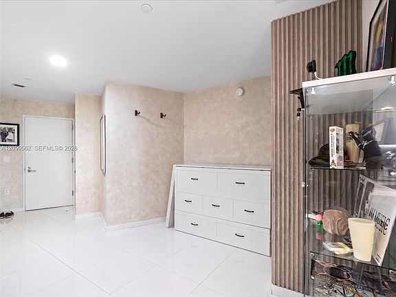 4th image of 851 NE 1st Ave #3000