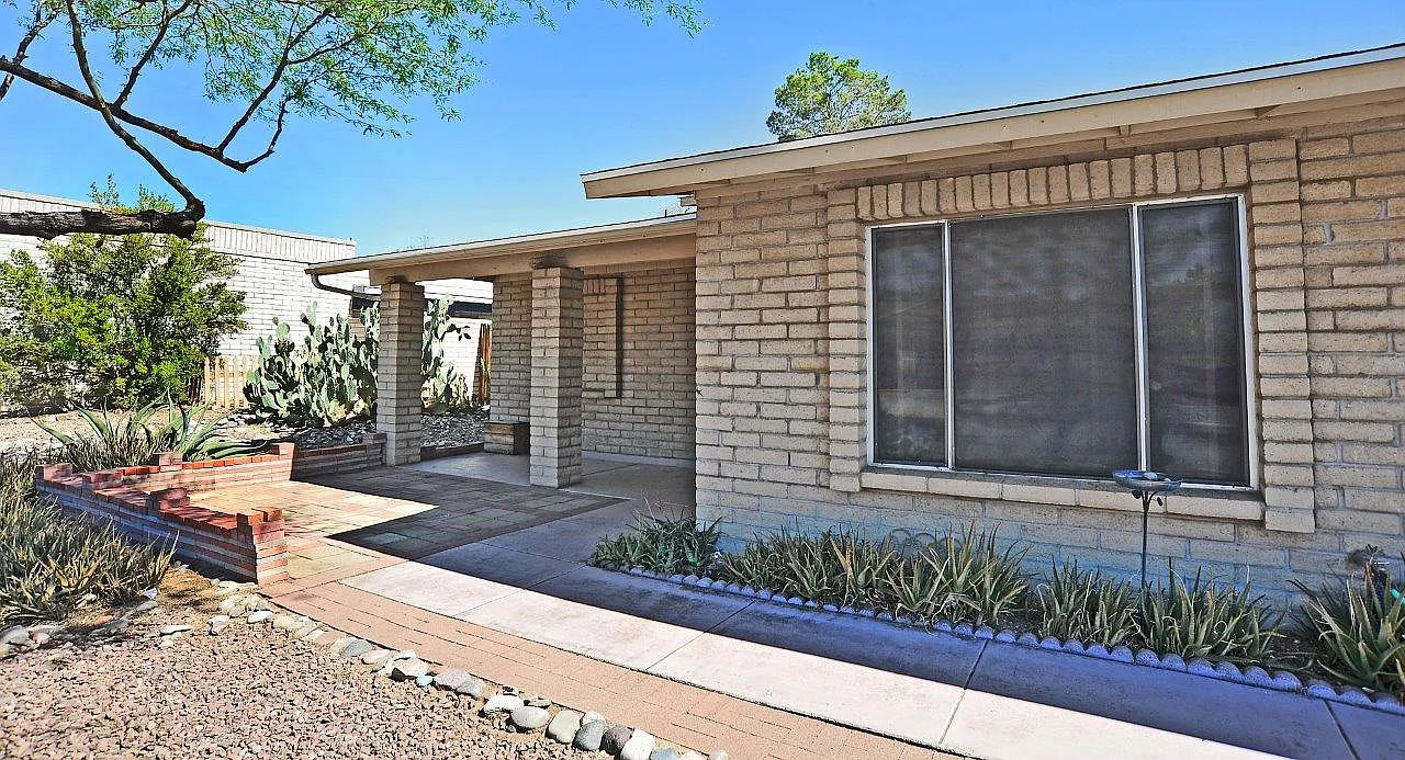 5 bed, 2206 sqft, $2,195 — Photo 3