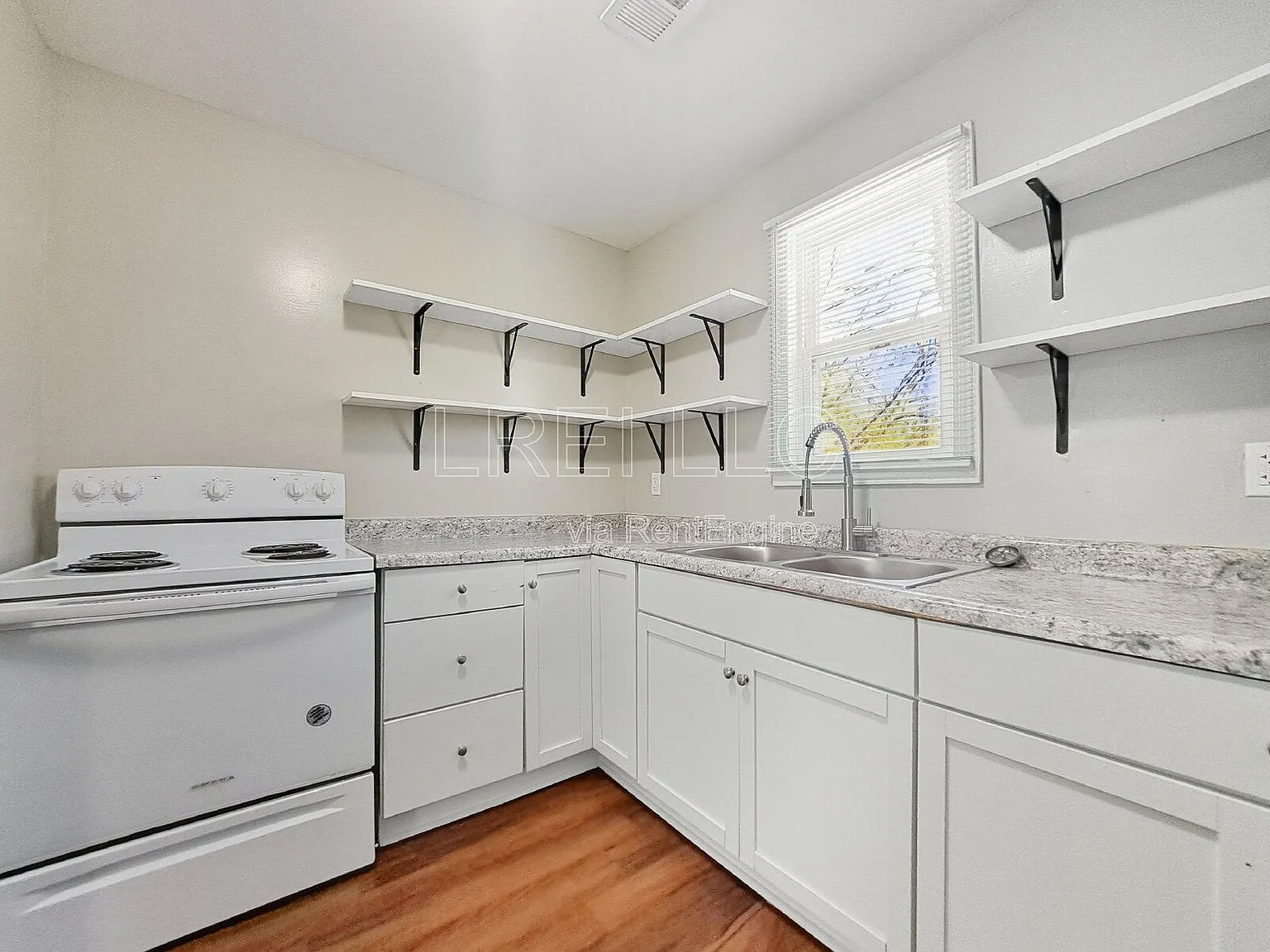 4 bed, 1.0 bath, 1116 sqft, $1,500 — Photo 3