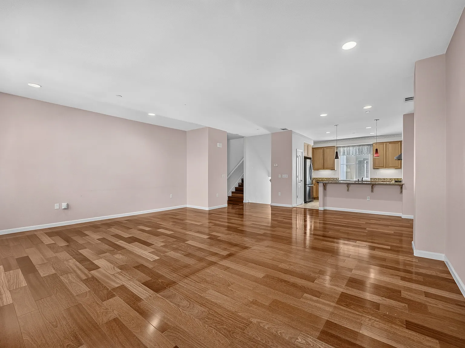3 bed, 2.5 bath, 1810 sqft, $4,400 — Photo 4