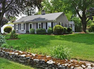 4 Mayfield St, Smithfield, RI 02828