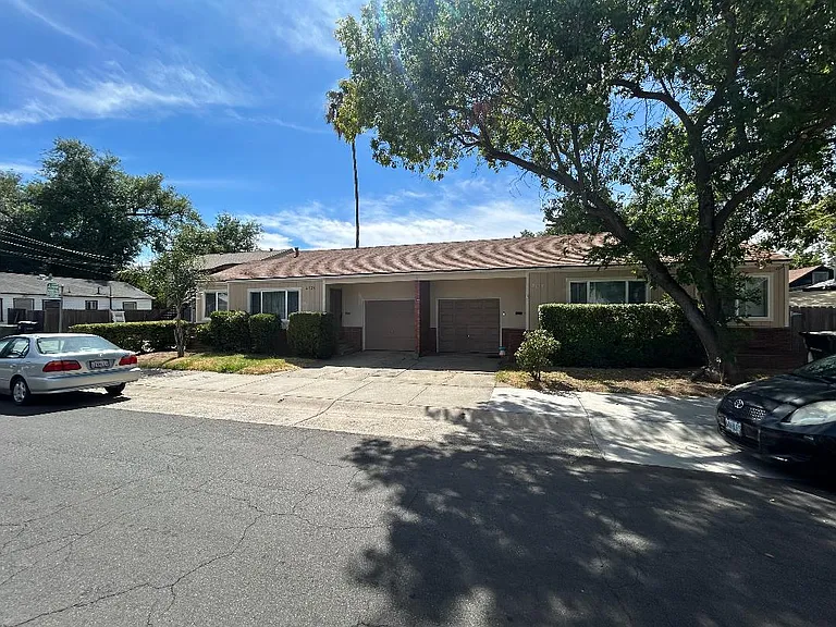 2620 San Fernando Way #2620 — Photo 2