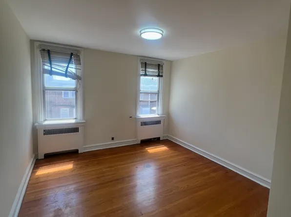 3158 Fanshawe St, Philadelphia, PA 19149