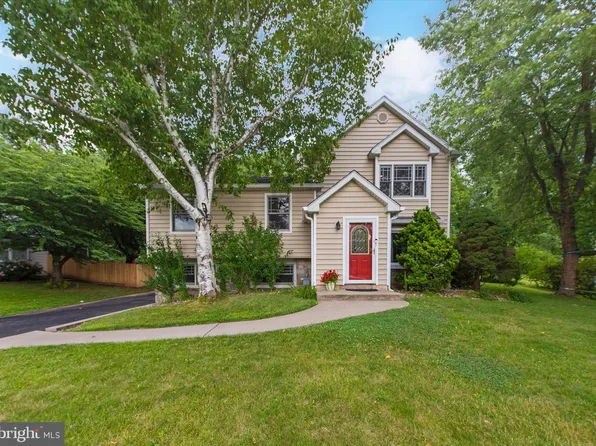 118 Cornwall Dr, Chalfont, PA 18914