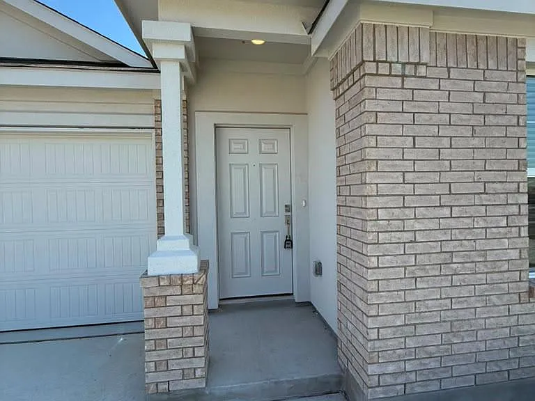 104 Donnington Dr — Photo 4