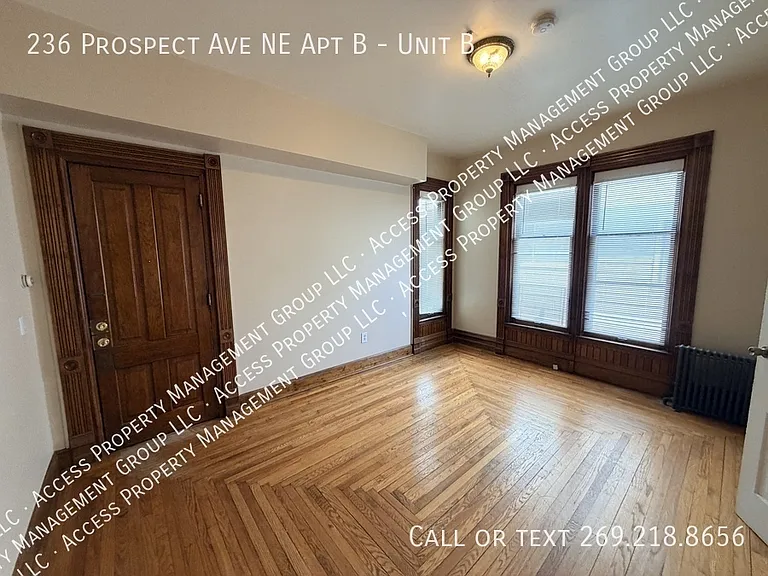 236 Prospect Ave NE #B — Photo 9