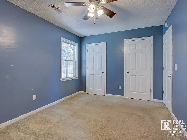443 Robin Dr — Photo 13
