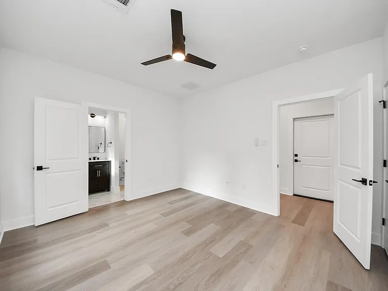 5630 Dolores St — Photo 25
