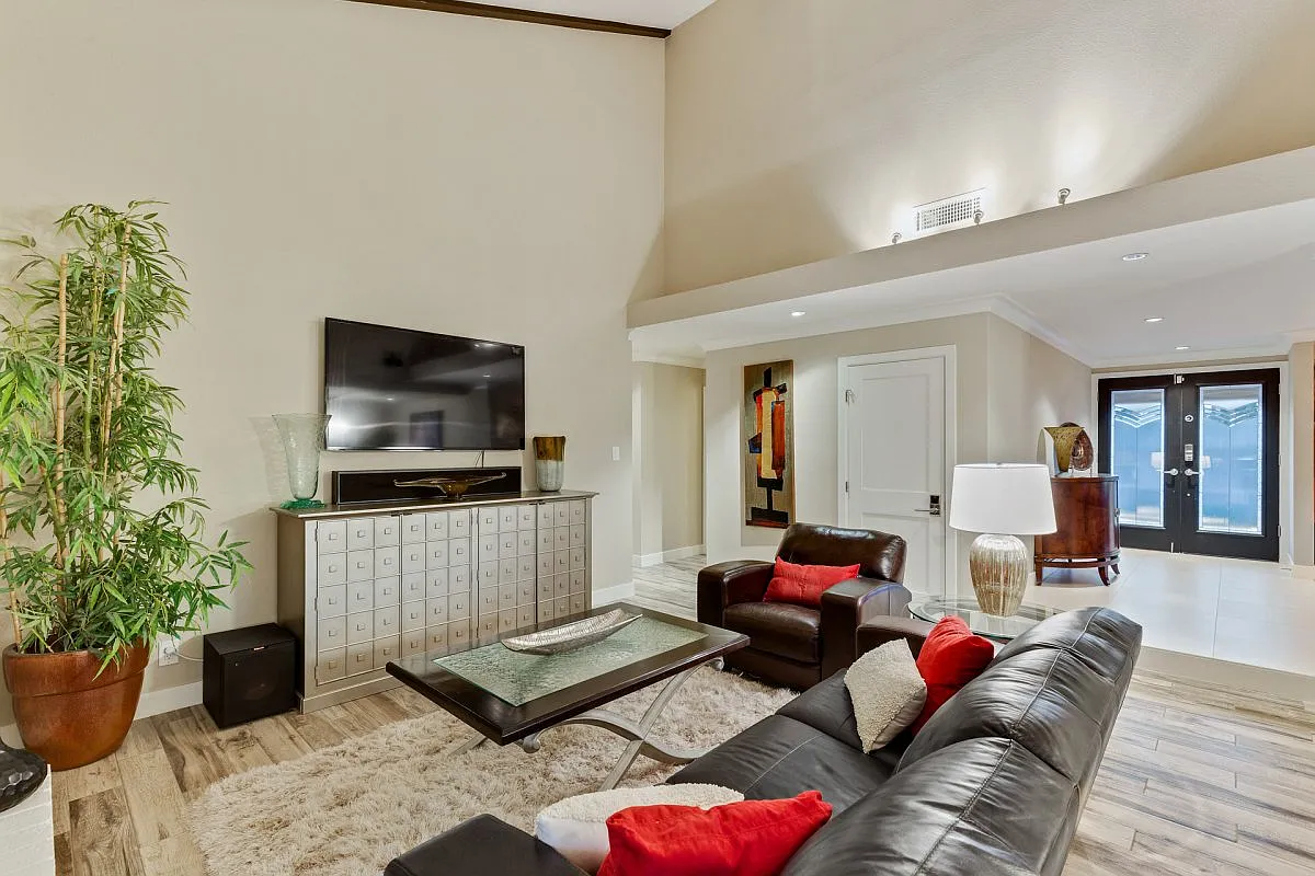 Barnard Dr, Las Vegas — Photo 4