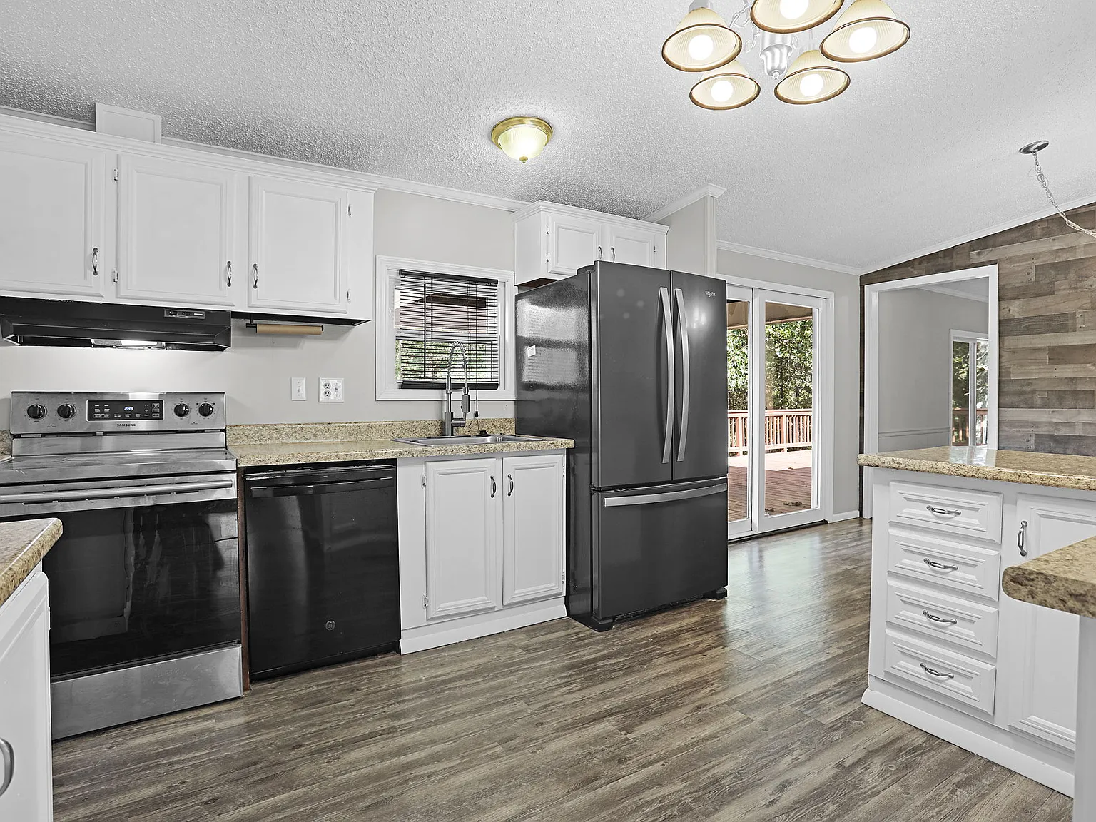 4 bed, 2000 sqft, $2,100 — Photo 4