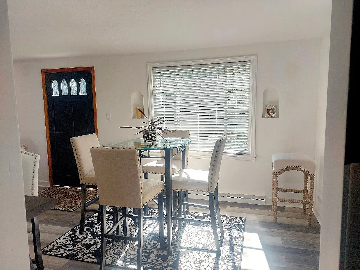 3 bed, $2,200 — Photo 2