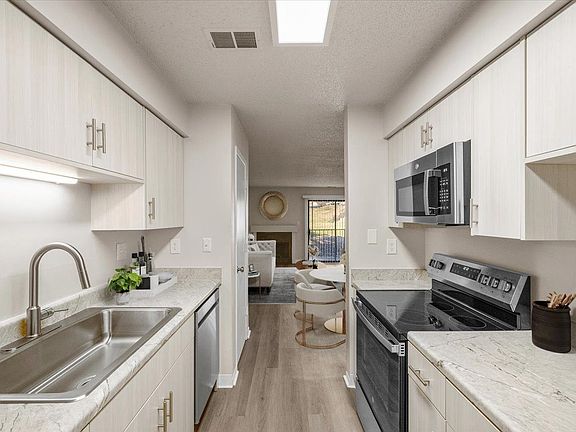 5th image of 10620 Jefferson St #8-307