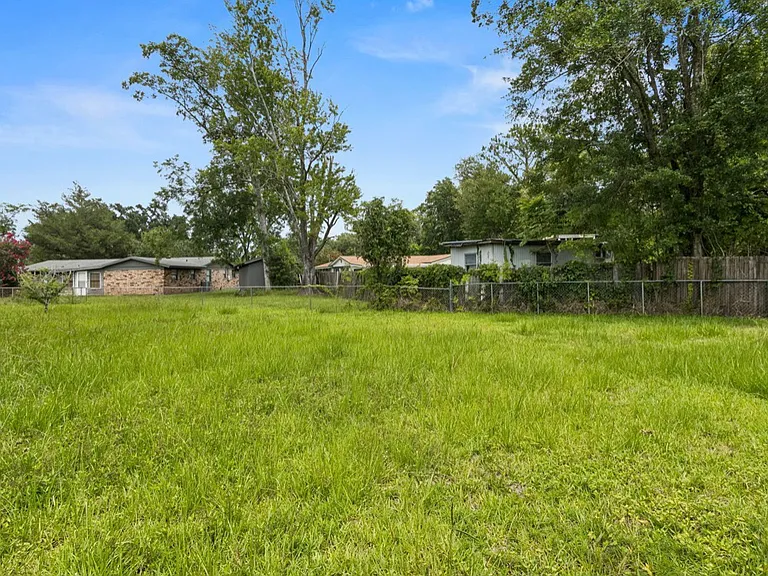 8428 Red Holly Ln — Photo 19