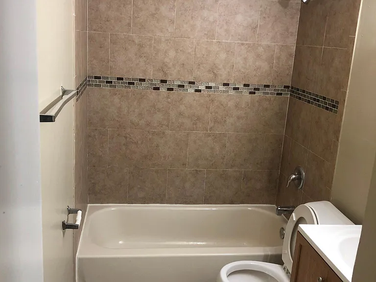 1706 Pleasant St #2 — Photo 10