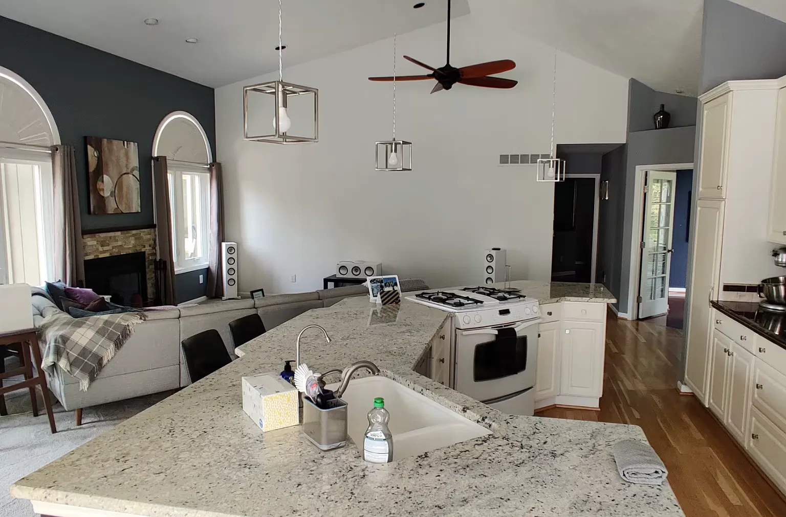 3 bed, 1850 sqft, $4,000 — Photo 3