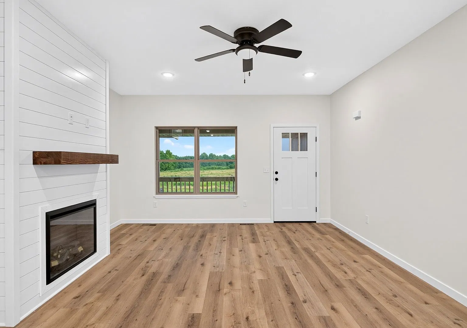 New Construction 4 Bedroom 2 Bathroom 2 Car Garage!! — Photo 4