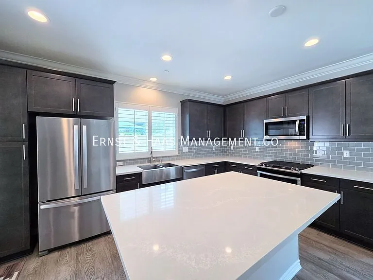 4735 Holly Ave — Photo 8