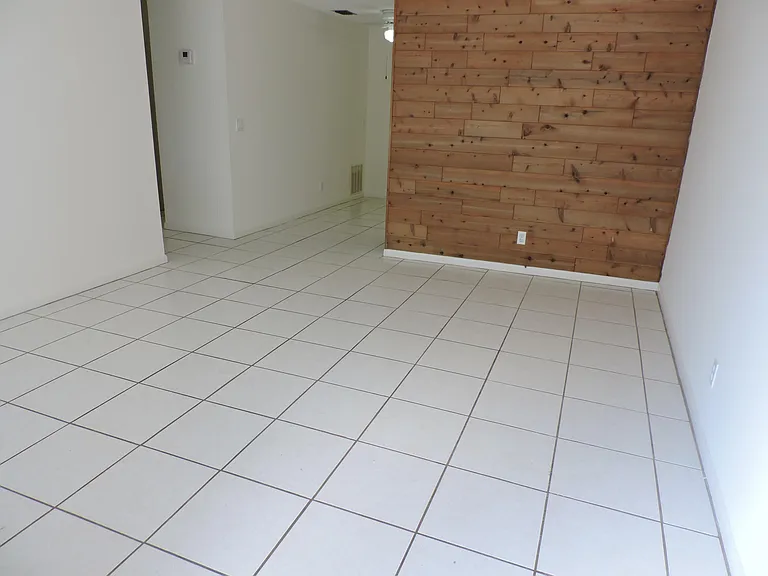 9046 SE Parkway Dr — Photo 3