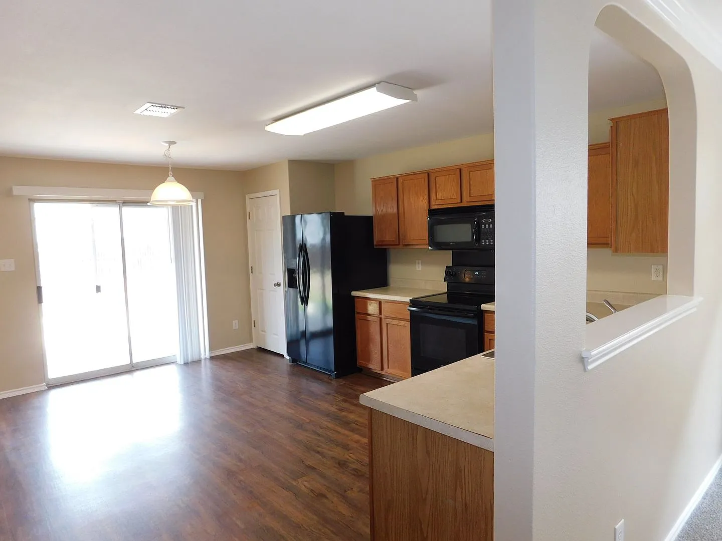 Beautiful 5 bedroom home w/ 2 primary suites — Photo 4