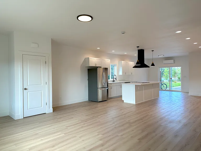 3021 Harold Dr SE — Photo 6