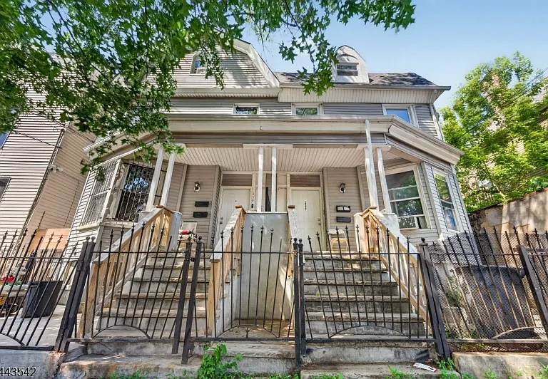 439 7th Ave #R2 — Photo 1