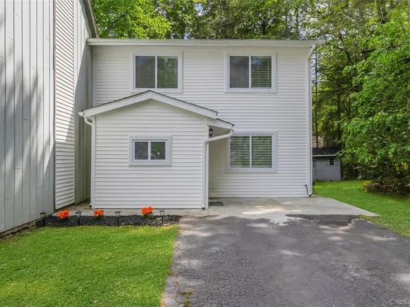 34 Elizabeth Way, Kiamesha Lake, NY 12751
