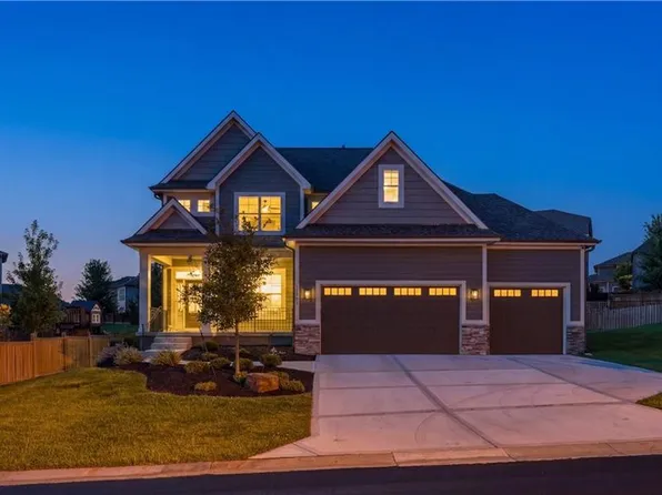 11563 S Montclaire Dr, Olathe, KS 66061