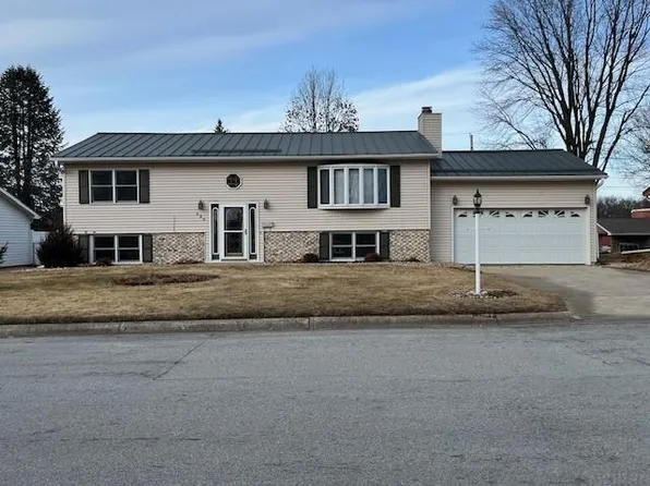 420 Prestien Dr, Denver, IA 50622