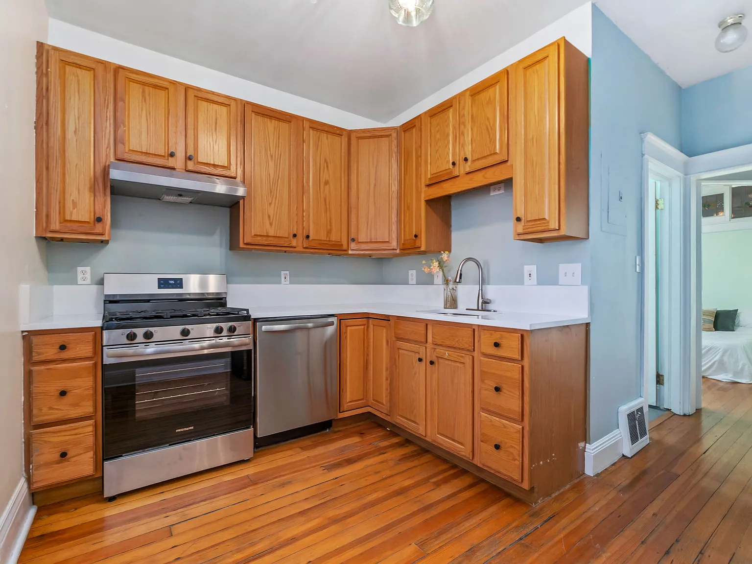129 E Exposition Ave — Photo 4