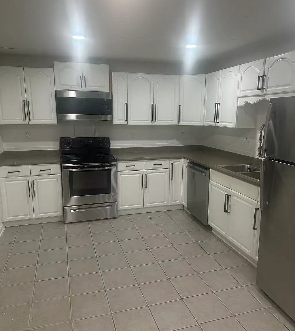 2 bed, 1296 sqft, $1,600 — Photo 2
