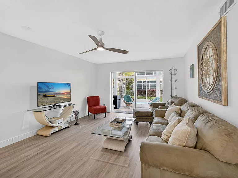 2950 SE Ocean Blvd — Photo 6