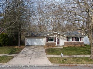 2301 Beacon Hill Dr, Lansing, MI 48906