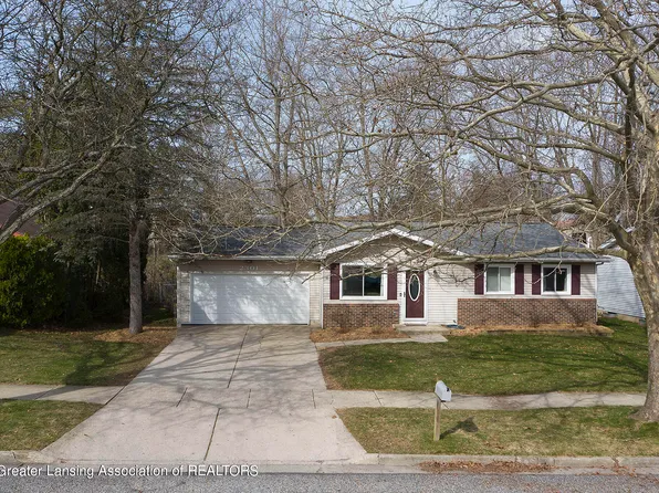 2301 Beacon Hill Dr, Lansing, MI 48906