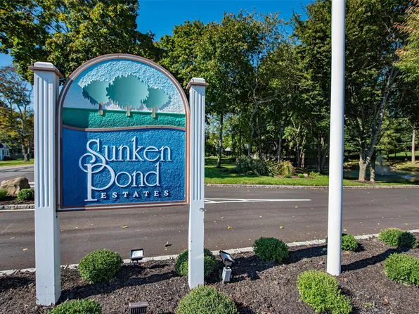 1702 Pebble Beach Path, Riverhead, NY 11901