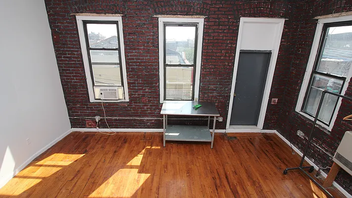 Rented by Nooklyn NYC LLC | media 19