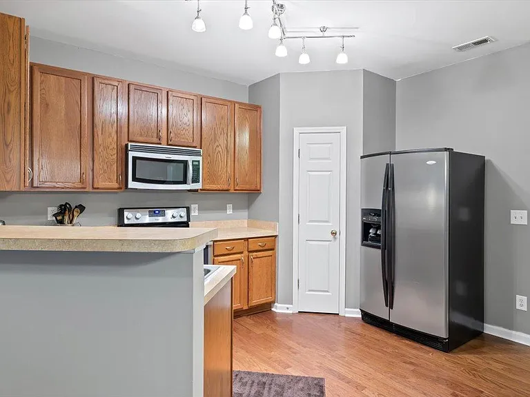 322 Anterbury Dr — Photo 2