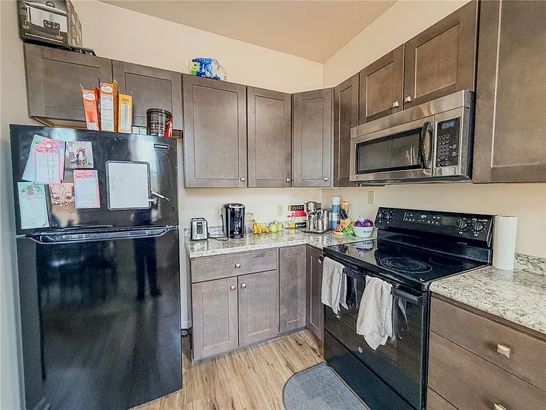 137 N Main St #B — Photo 10