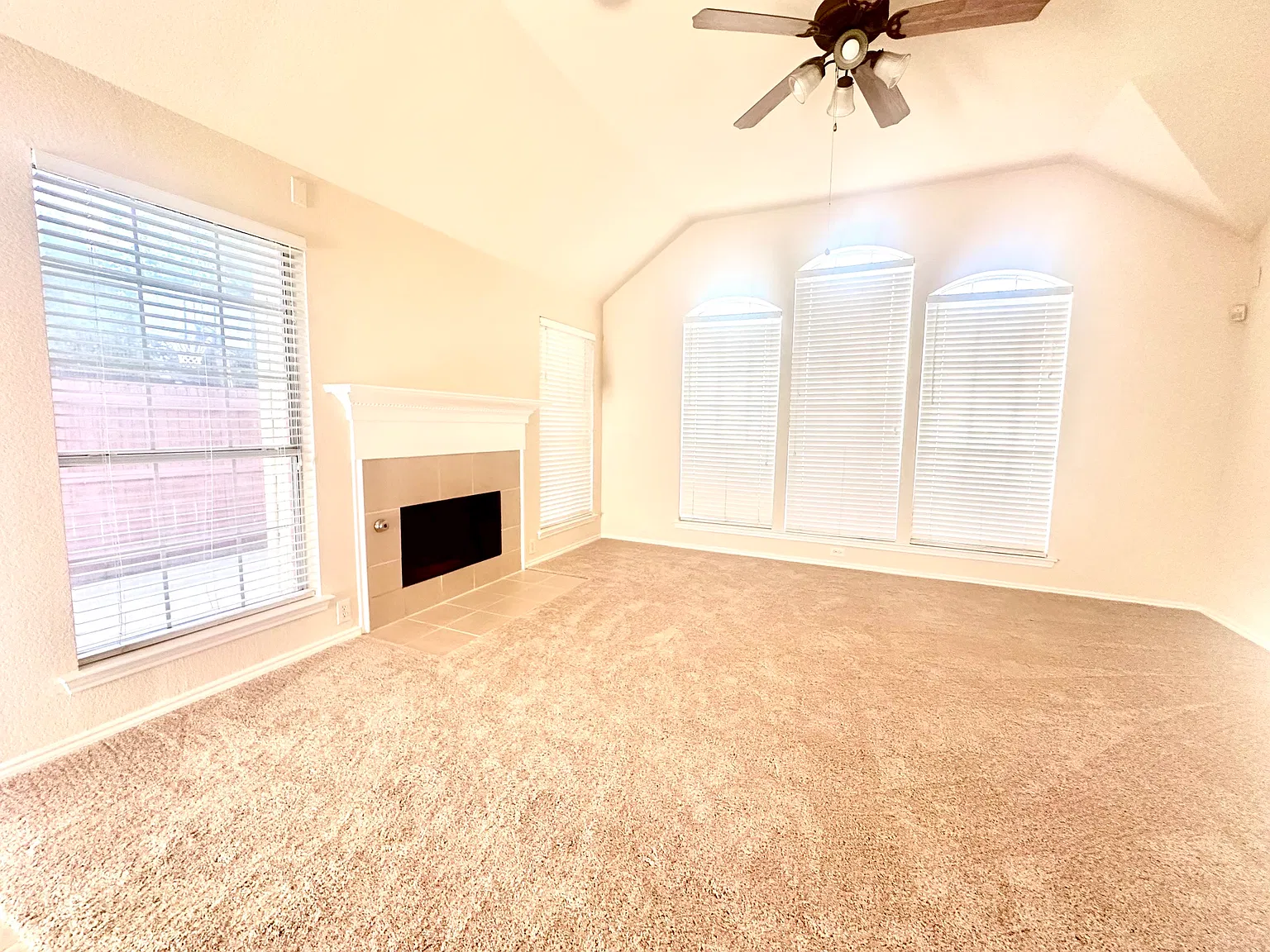 4 bed, 2030 sqft, $2,599 — Photo 4