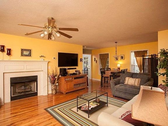 2nd image of 319 Bear Dr