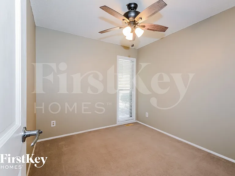 12082 Foxpoint Dr — Photo 11