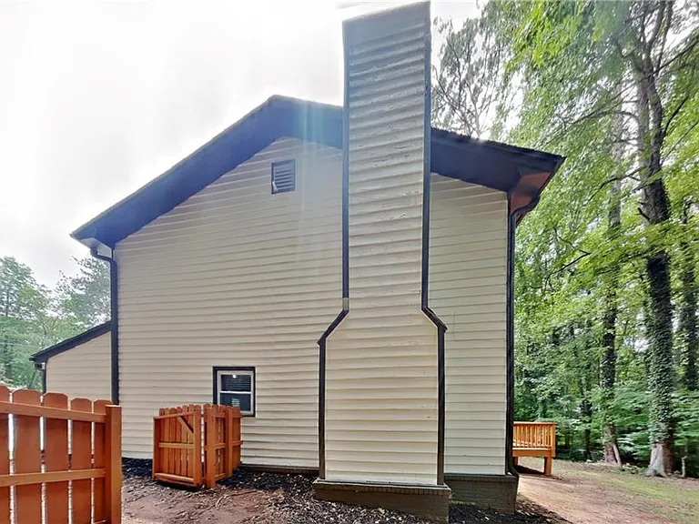 798 Brownlee Ln — Photo 16