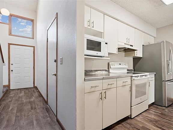 4th image of 2060 Holiday Rd