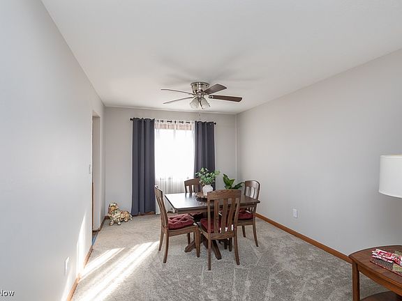 4th image of 16137 Robindale Dr