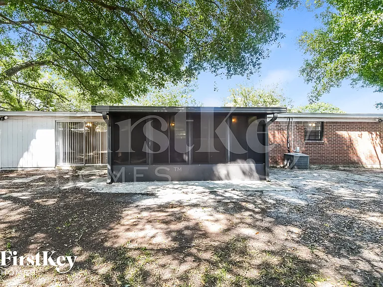 7720 Lauderdale Dr N — Photo 15