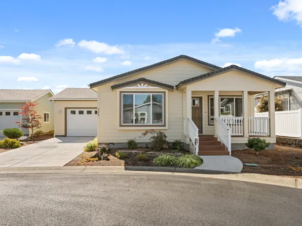325 Winston Dr, Grants Pass, OR 97526