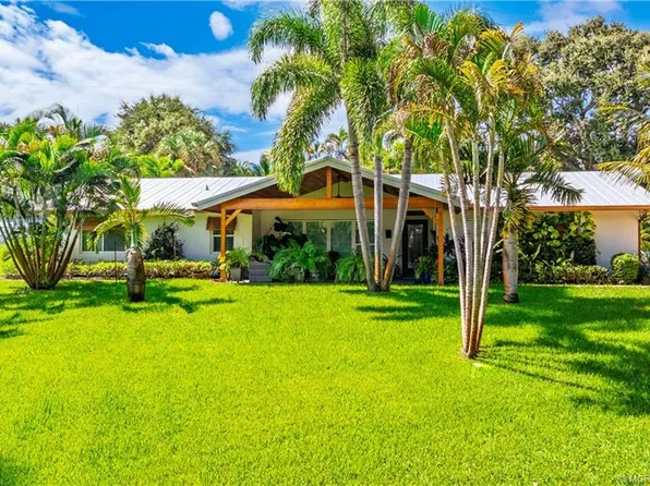 1964 NE Lake Pl, Jensen Beach, FL 34957