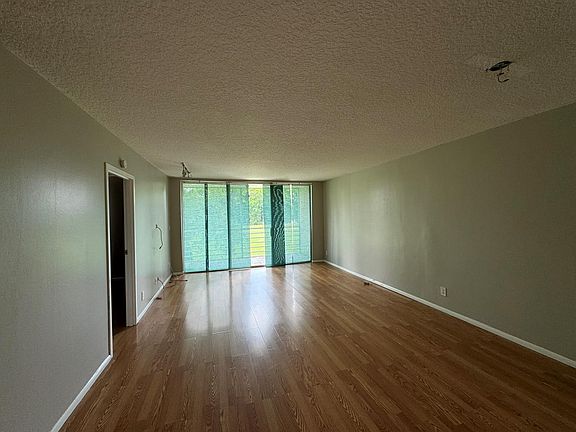 4th image of 8401 Lagos De Campo Boulevard #208