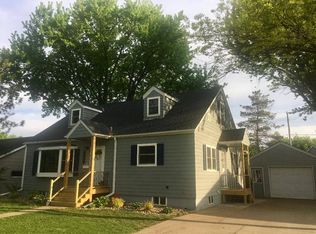 1911 13th St, Rock Valley, IA 51247