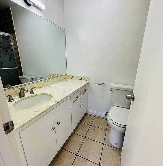 1646 Franklin St #B — Photo 12