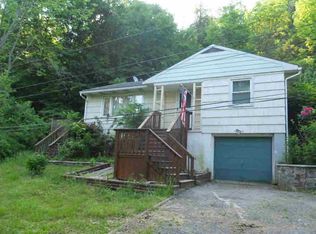 52 Rockledge Rd, Hopewell Junction, NY 12533